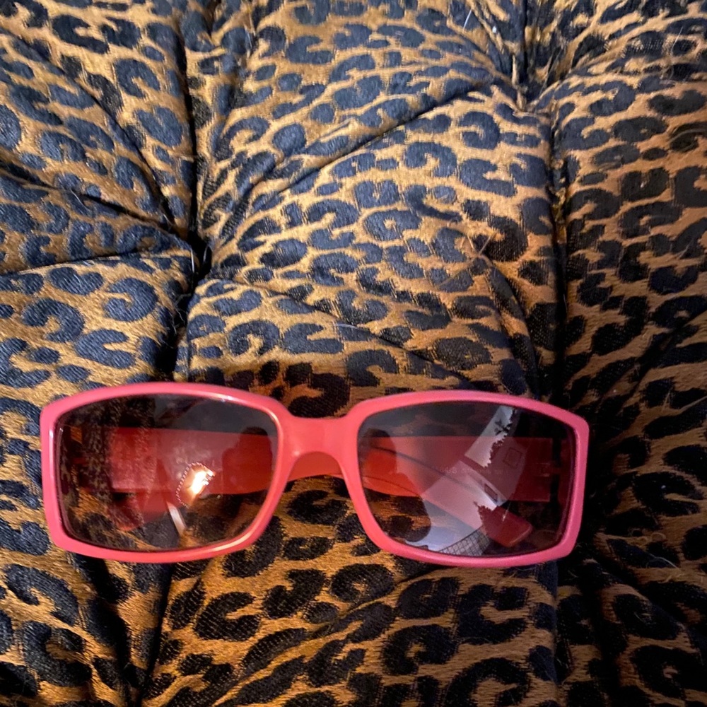 ......AUTHENTIC GUCCI SUNGLASSES.......
